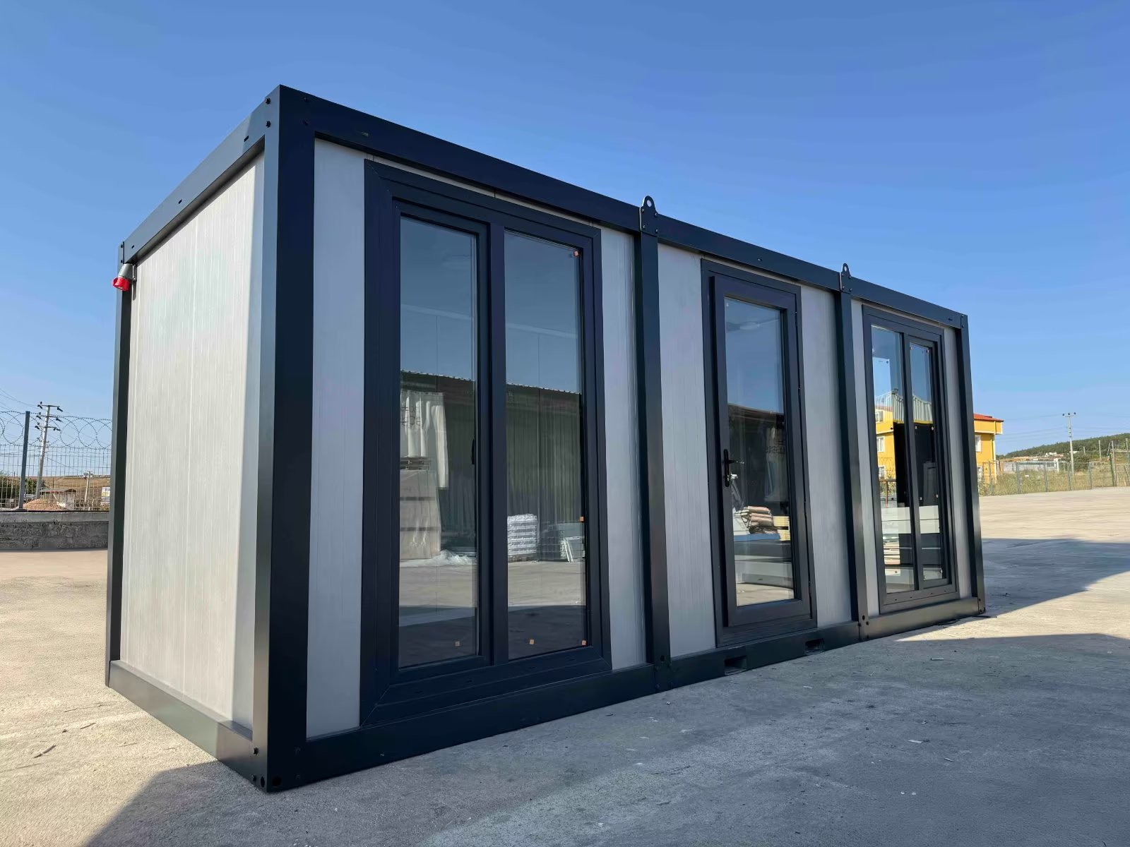 Oficina Modular Equipada y Aislada de 14 m² Oficina Modular Equipada y Aislada de 14 m²