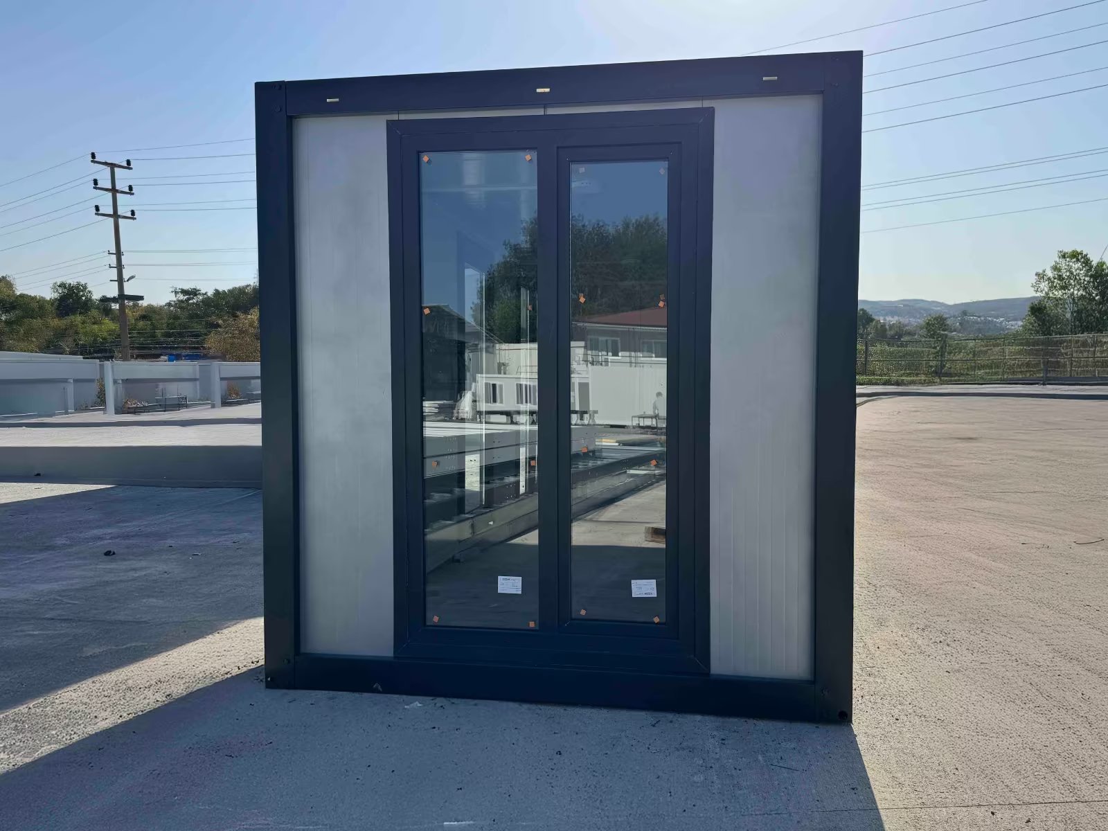Oficina Modular Equipada y Aislada de 14 m² Oficina Modular Equipada y Aislada de 14 m²