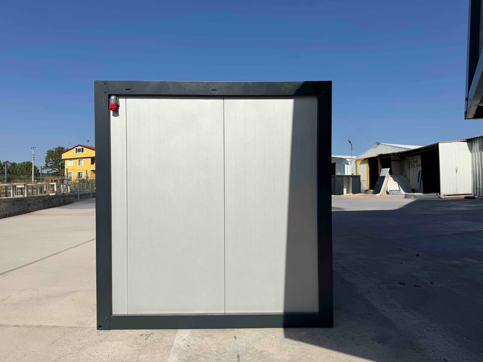 Oficina Modular Equipada y Aislada de 14 m² Oficina Modular Equipada y Aislada de 14 m²