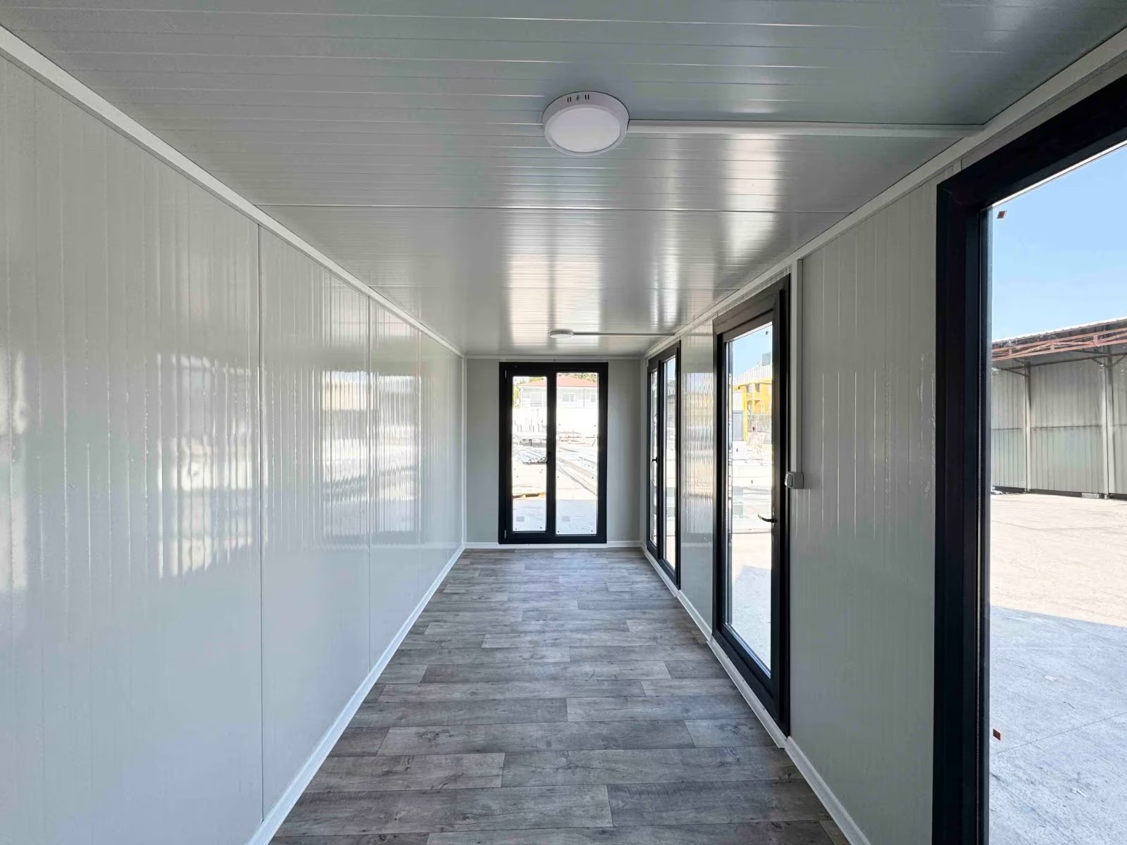 Oficina Modular Equipada y Aislada de 14 m² Oficina Modular Equipada y Aislada de 14 m²