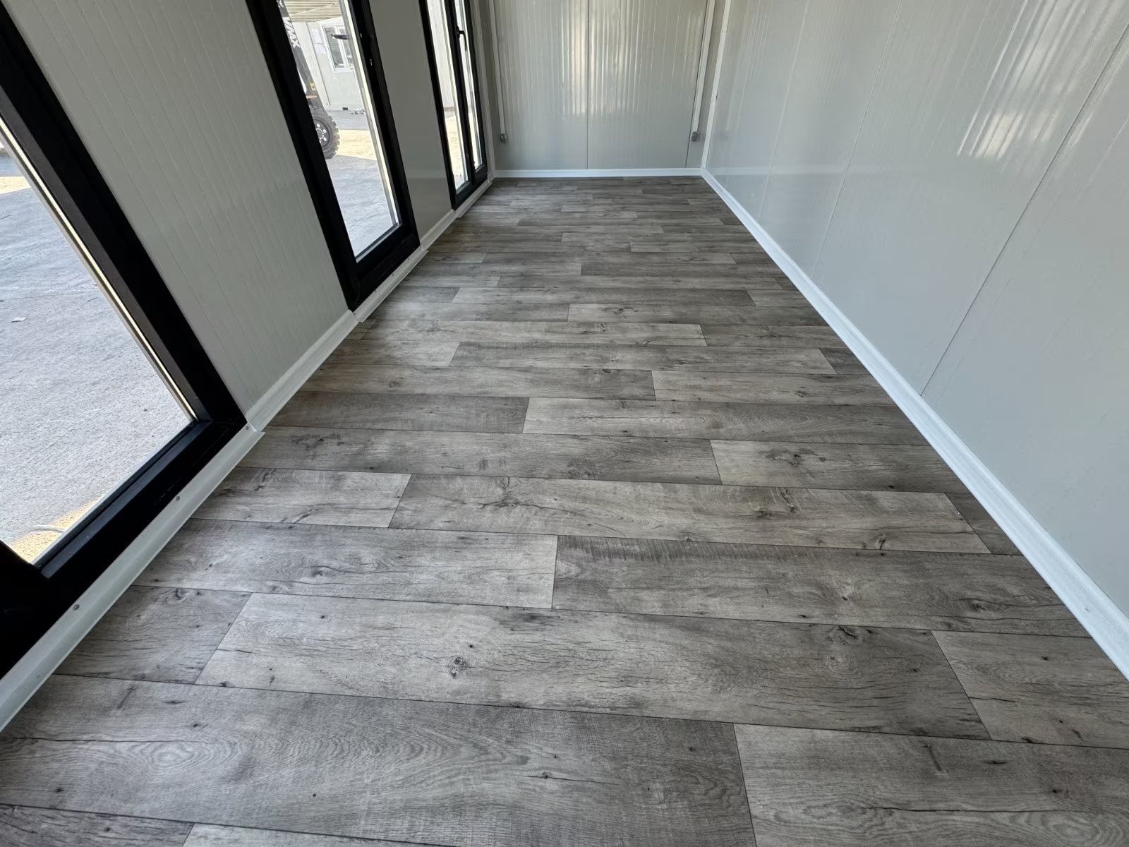 Oficina Modular Equipada y Aislada de 14 m² Oficina Modular Equipada y Aislada de 14 m²