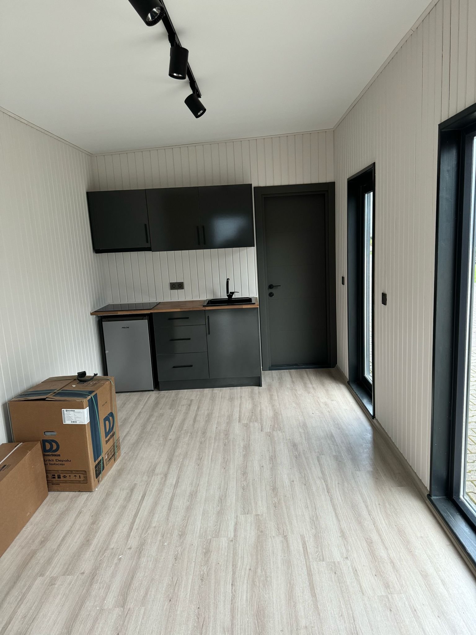 Módulo Habitable de 18 m² Aislado y Equipado Módulo Habitable de 18 m² Aislado y Equipado